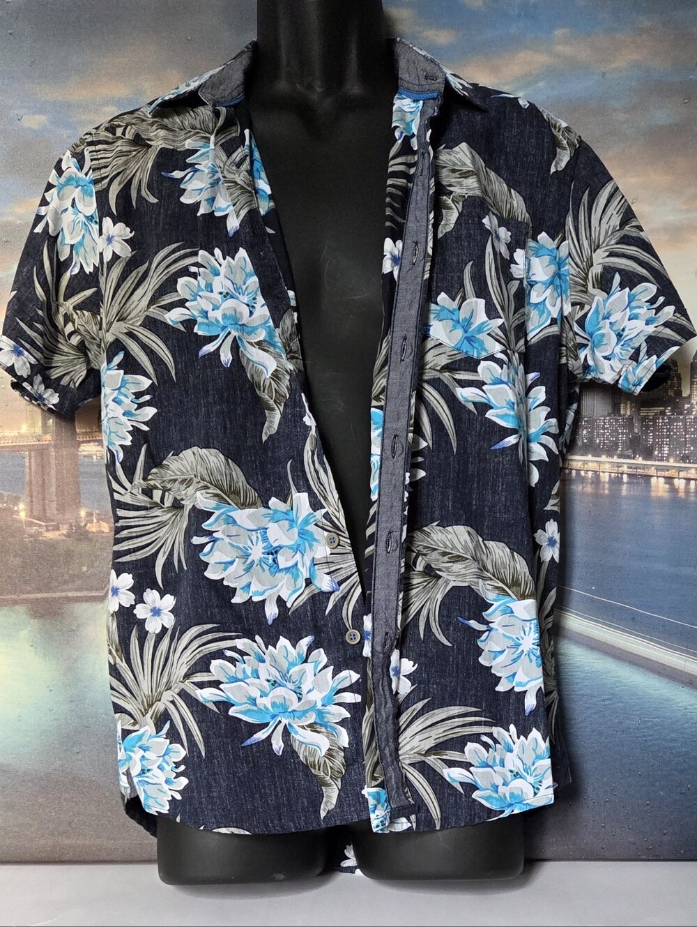 MBX Premium Goods Tropical Floral Short Sleeve Button-Up Shirt. NWOT